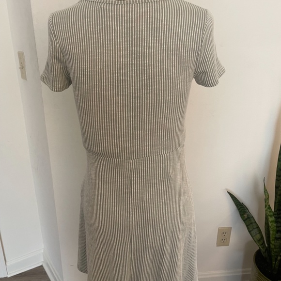 Caution to the Wind Light Green Striped Self tie A line Stretch Dress Size Large - Picture 3 of 9